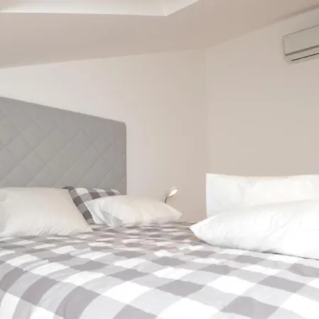 Junior - Seaview Apartment
